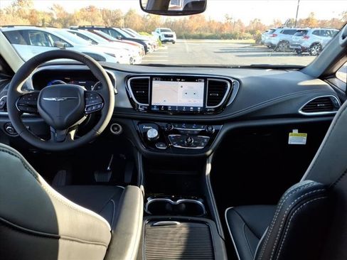 New 2026 Chrysler Pacifica Limited w/ S Appearance Package image 6