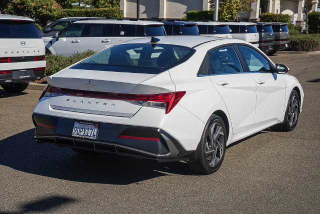 Certified 2025 Hyundai Elantra SEL FWD image 5