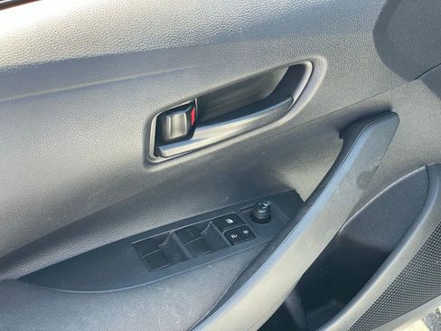 Used 2025 Toyota Corolla LE image 12