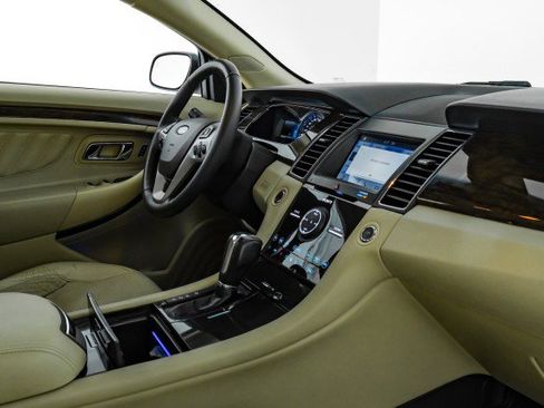 Used 2019 Ford Taurus Limited image 20