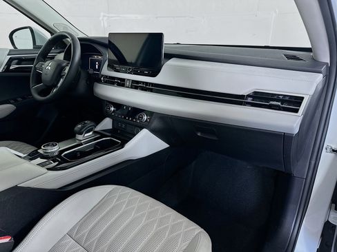 Used 2025 Mitsubishi Outlander SEL image 31