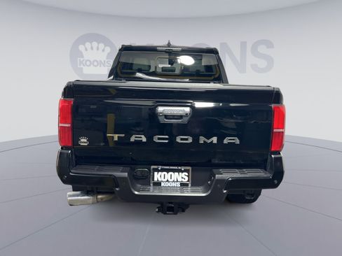Used 2024 Toyota Tacoma Limited w/ Limited Package (LT) image 5