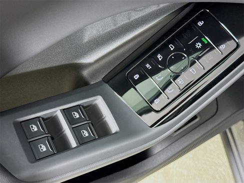 Certified 2025 Audi Q6 e-tron Premium w/ Convenience Package image 17