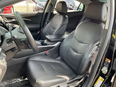 Used 2017 Chevrolet Volt LT w/ Comfort Package FWD image 18