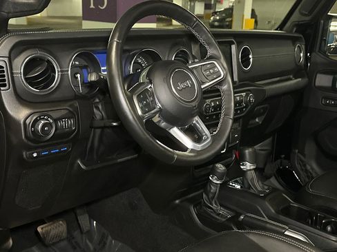 Used 2021 Jeep Wrangler Unlimited Sahara w/ Cold Weather Group image 19