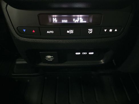 Used 2025 Honda Pilot TrailSport image 22