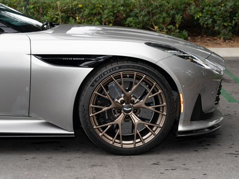 Used 2025 Aston Martin DB12 Convertible image 25