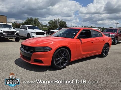 Used 2022 Dodge Charger SXT w/ Blacktop Package RWD image 3