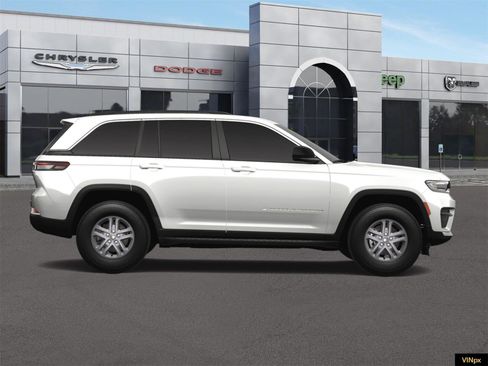 New 2025 Jeep Grand Cherokee Laredo image 9