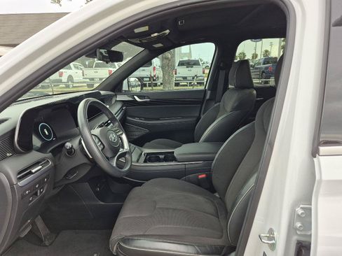 Used 2024 Hyundai Palisade Calligraphy AWD/4WD image 2