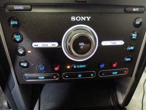 Used 2019 Ford Explorer Platinum image 17