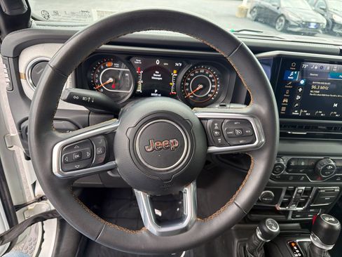 Used 2024 Jeep Wrangler Unlimited Sahara AWD/4WD image 13