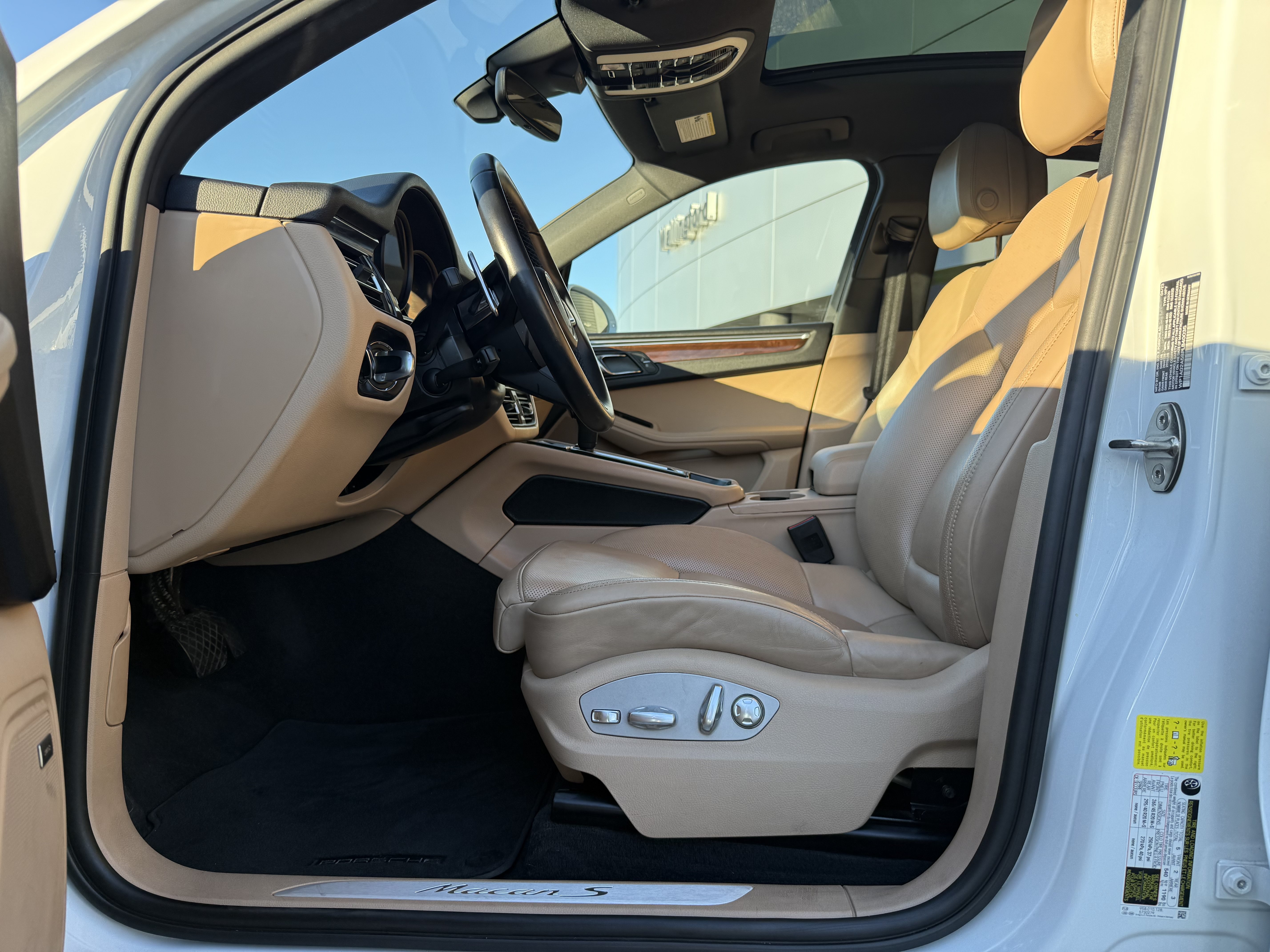 Certified 2023 Porsche Macan S AWD/4WD image 5