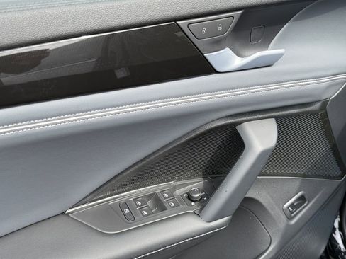 New 2026 Volkswagen Tiguan SEL R-Line AWD/4WD image 11