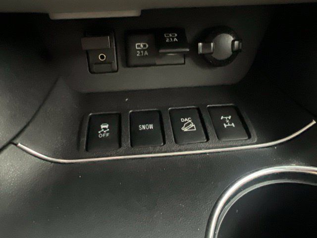 Used 2017 Toyota Highlander Limited AWD/4WD image 36