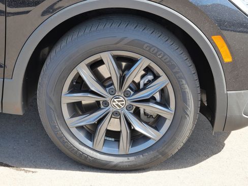 Certified 2022 Volkswagen Tiguan SE image 15