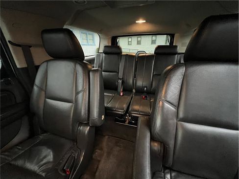 Used 2013 Cadillac Escalade ESV Premium image 9