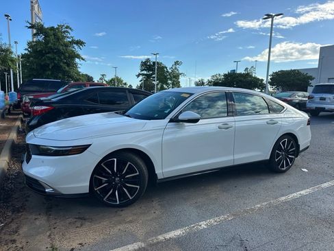 Used 2023 Honda Accord Touring image 1