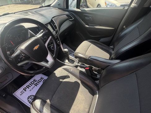 Used 2019 Chevrolet Trax LT w/ LT Convenience Package AWD/4WD image 19
