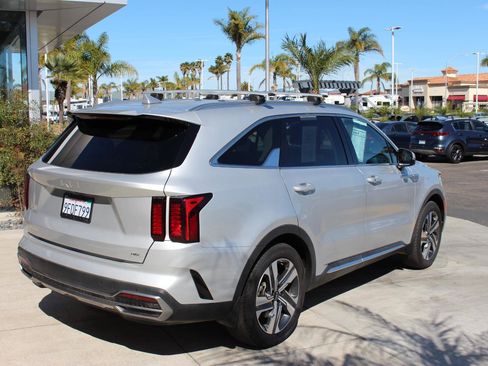 Certified 2023 Kia Sorento EX image 9