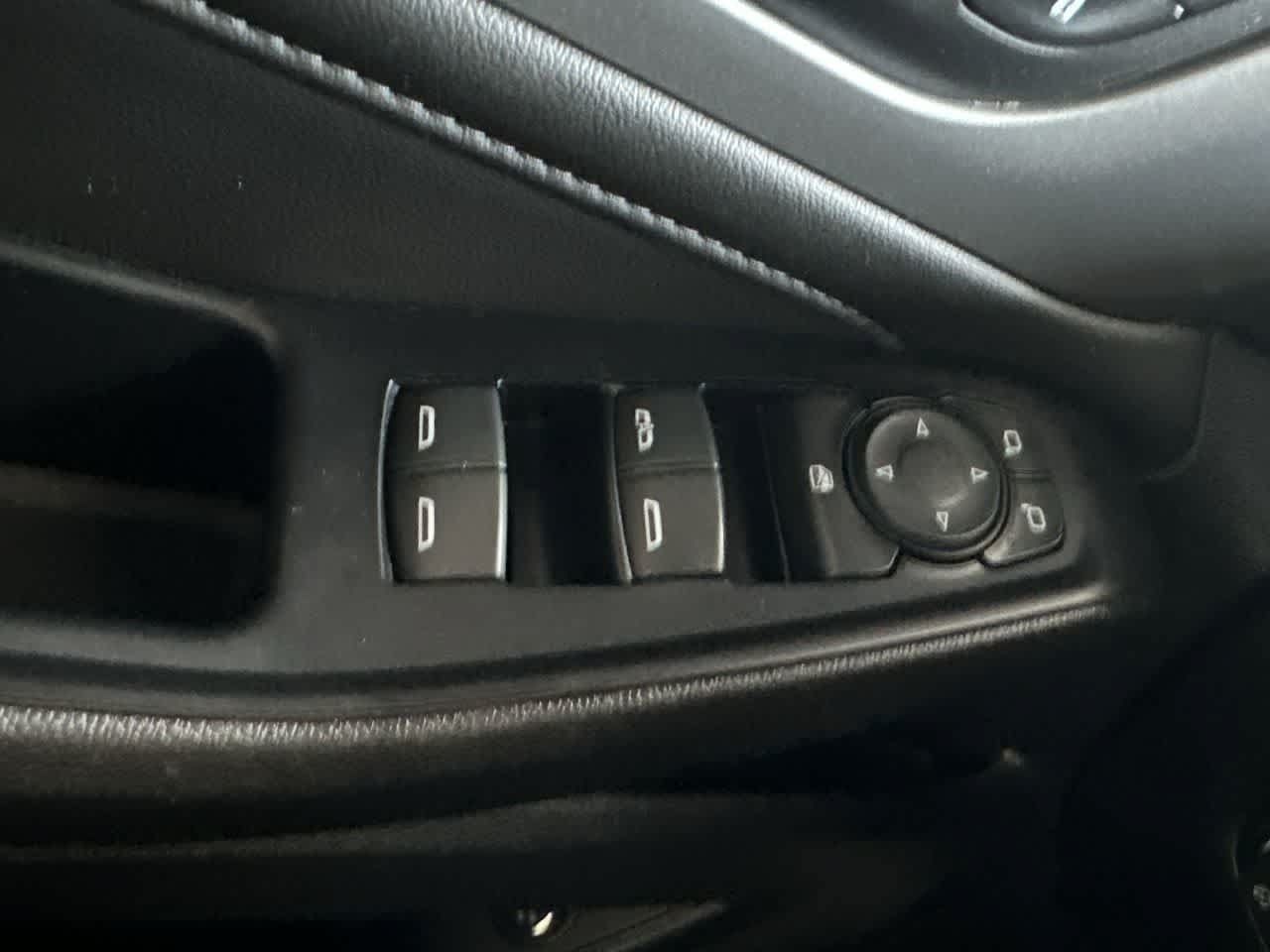 Used 2023 Chevrolet Traverse LT FWD image 17