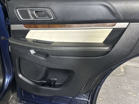 Used 2016 Ford Explorer Platinum image 36