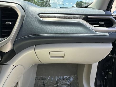Certified 2022 GMC Acadia Denali w/ Denali Ultimate Package FWD image 29