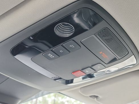 Used 2024 Kia Carnival EX FWD image 29