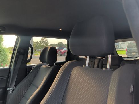 Used 2018 Jeep Grand Cherokee Laredo RWD image 4