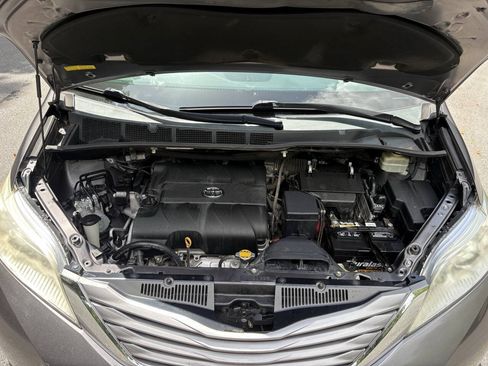 Used 2016 Toyota Sienna XLE FWD image 12