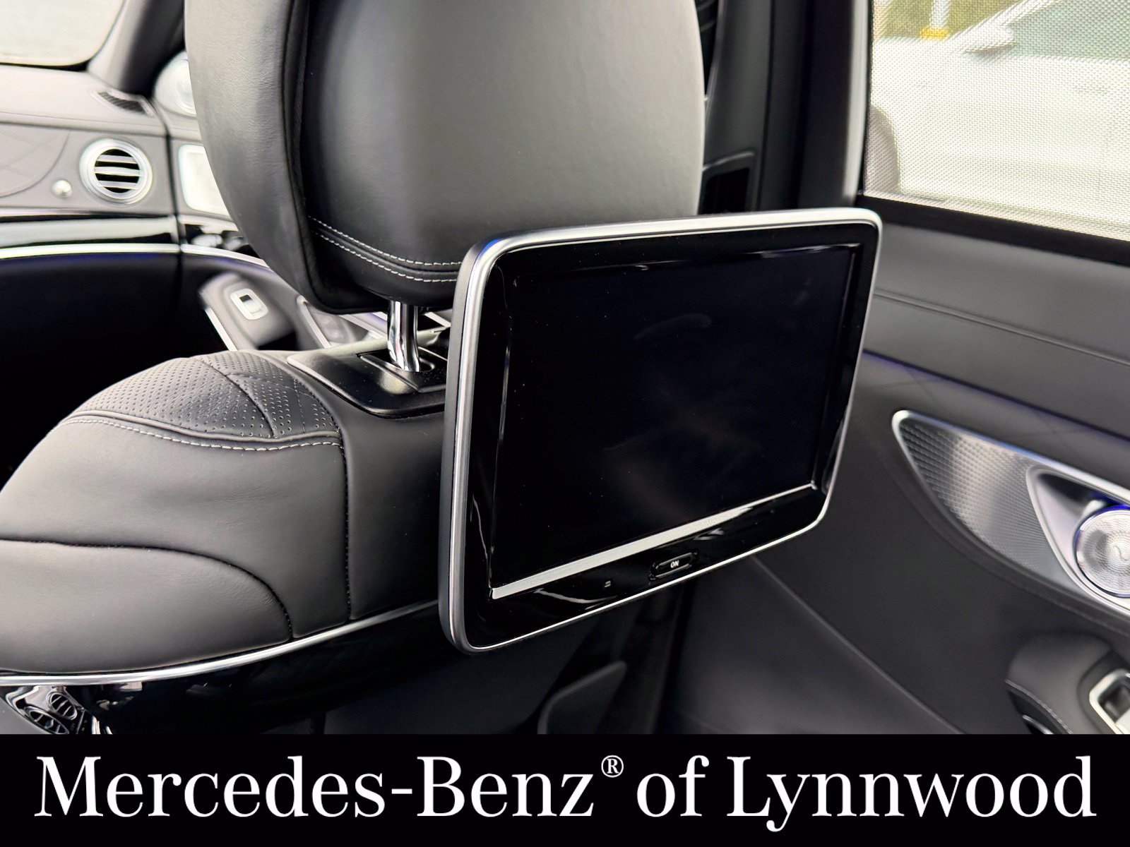 Used 2017 Mercedes-Benz Maybach S 550 4MATIC image 27