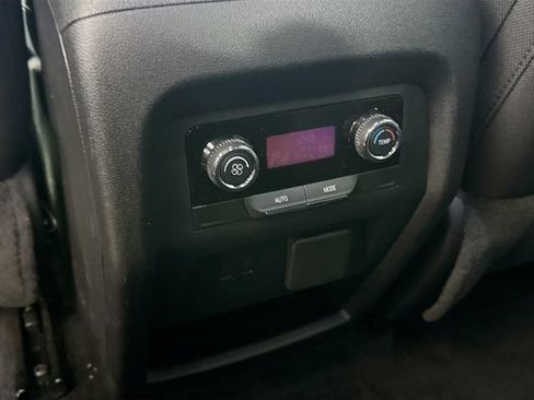 Used 2024 Chevrolet Traverse LT FWD image 28