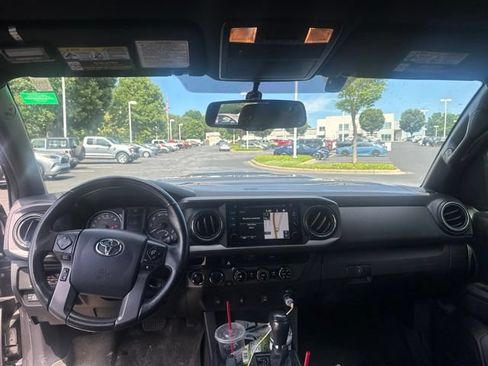 Used 2017 Toyota Tacoma SR AWD/4WD image 18
