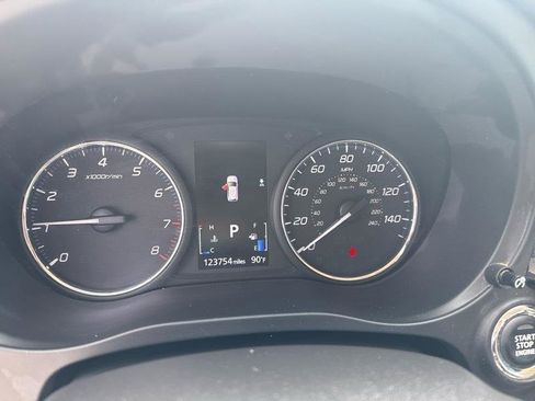 Used 2018 Mitsubishi Outlander SEL FWD image 12