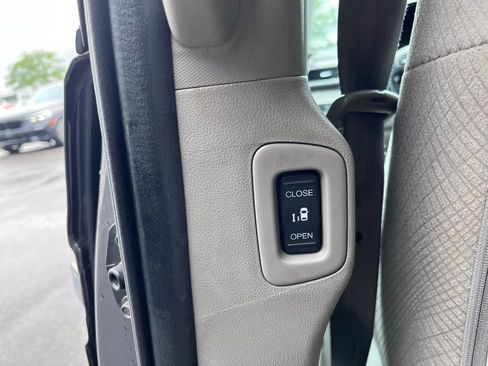 Used 2016 Honda Odyssey SE image 17