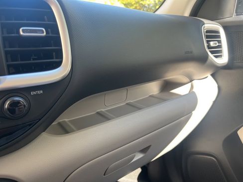 Used 2025 Hyundai Venue SEL image 30