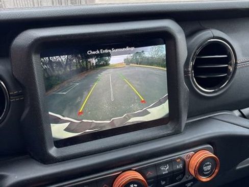 Used 2020 Jeep Wrangler Unlimited Sahara image 20