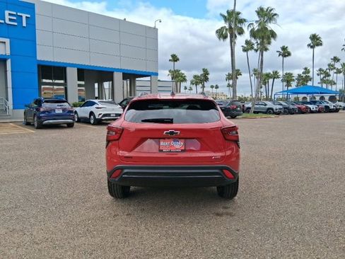 New 2026 Chevrolet Trax RS w/ Driver Confidence Package FWD image 5
