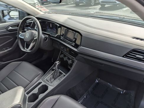Used 2024 Volkswagen Jetta SE FWD image 9