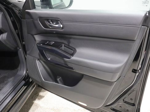 Used 2022 Nissan Pathfinder S AWD/4WD image 23