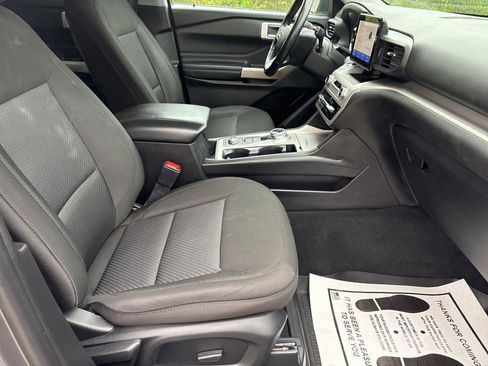 Used 2022 Ford Explorer XLT AWD/4WD image 34