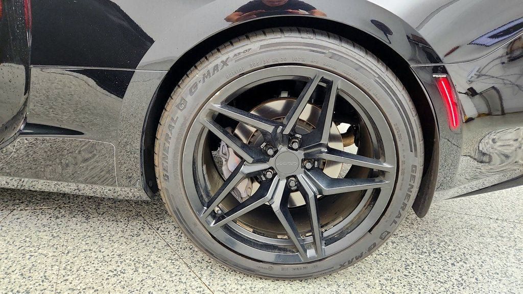 Used 2017 Chevrolet Camaro SS RWD image 9