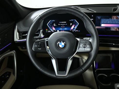 Used 2025 BMW X1 xDrive28i w/ Technology Package image 17