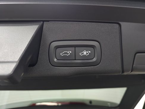 Used 2018 Volvo XC60 T6 Inscription w/ Luxury Seat Package AWD/4WD image 9