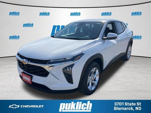 New 2026 Chevrolet Trax LS w/ LS Convenience Package FWD image 1