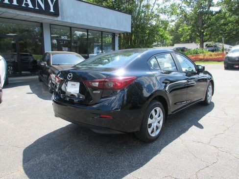 Used 2018 MAZDA MAZDA3 Sport FWD image 5