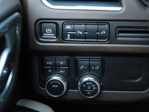 Used 2021 GMC Yukon SLT w/ SLT Premium Package AWD/4WD image 45