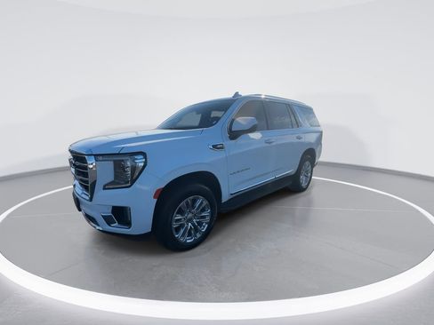 Used 2024 GMC Yukon SLT w/ SLT Luxury Package image 4