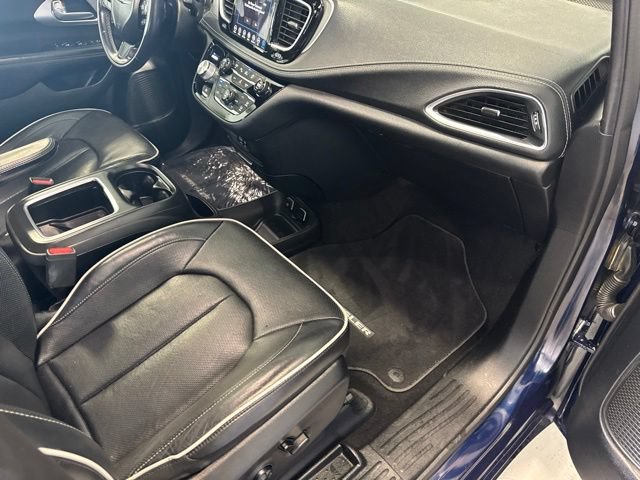 Used 2019 Chrysler Pacifica Limited w/ Advanced Safetytec Group FWD image 28