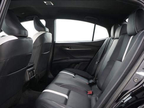 Used 2025 Toyota Camry SE FWD image 17